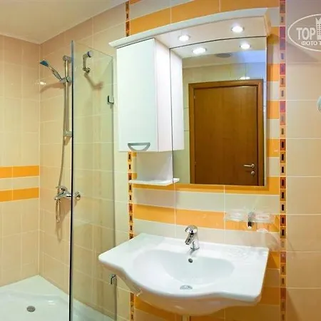 Private In Emerald Beach & 5* Apartment Ravda