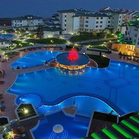 Private In Emerald Beach & 5*