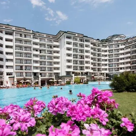 Private In Emerald Beach & 5* Apartment *