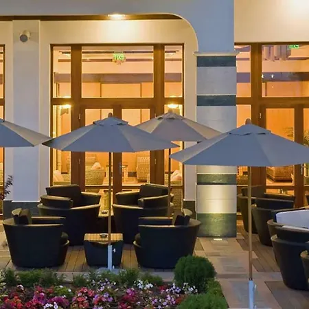 Private In Emerald Beach & 5* *