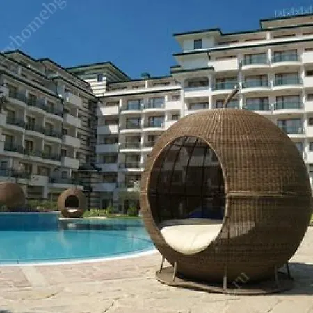 Private In Emerald Beach & 5* Apartamento Ravda