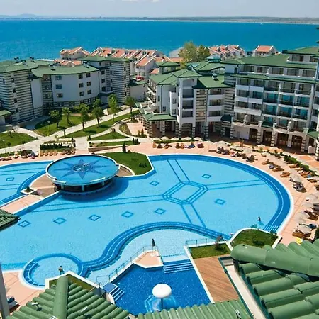 Private In Emerald Beach & 5*