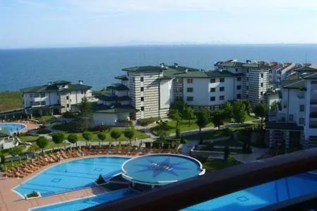 Private In Emerald Beach & 5* Apartamento *