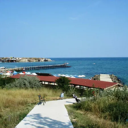 Private In Emerald Beach & 5* Ravda